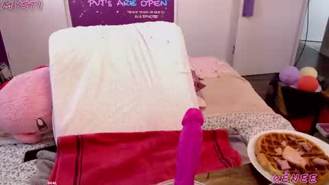 Snapshot of sweetkiitty3 chatting on 06-17-26, 04:08 Jazzy online show from 06-17-26, 04:08