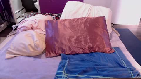 Snapshot of sweetkiitty3 chatting on 06-27-26, 12:33 Jazzy online show from 06-27-26, 12:33