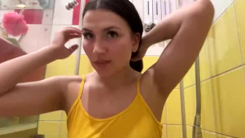 Lia online show from 04-17-26, 07:50