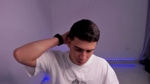 Snapshot of sweetlian_04 chatting on 01-27-25, 03:26 Lian online show from 01-27-25, 03:26