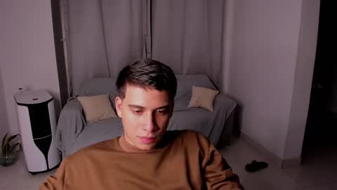 Snapshot of sweetlian_04 chatting on 02-19-25, 09:17 Lian online show from 02-19-25, 09:17