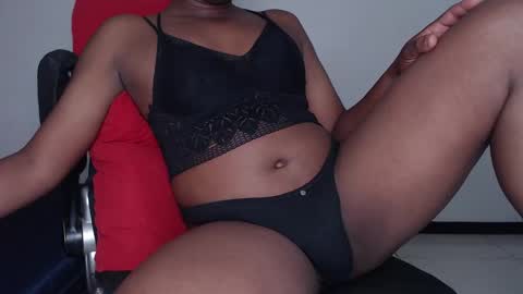 Snapshot of sweetlight chatting on 11-18-25, 10:14 mayra online show from 11-18-25, 10:14