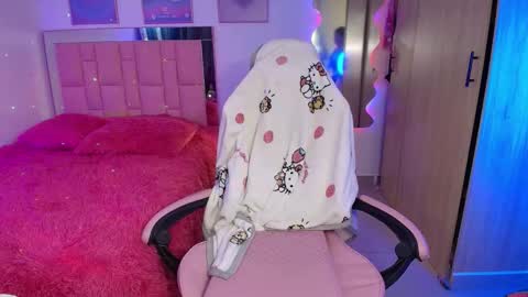 Snapshot of sweetlune chatting on 10-22-25, 01:11 SweetLune online show from 10-22-25, 01:11