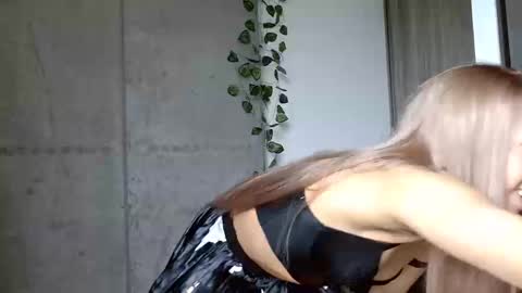 Snapshot of sweetmagic6 chatting on 09-08-25, 08:30 sweetmagic6 online show from 09-08-25, 08:30