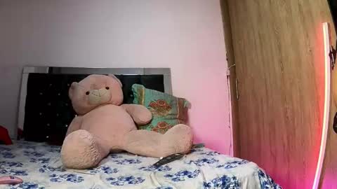 Snapshot of sweetmagic6 chatting on 01-15-26, 10:20 sweetmagic6 online show from 01-15-26, 10:20