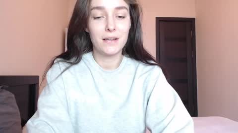 Mia online show from 04-04-26, 11:08