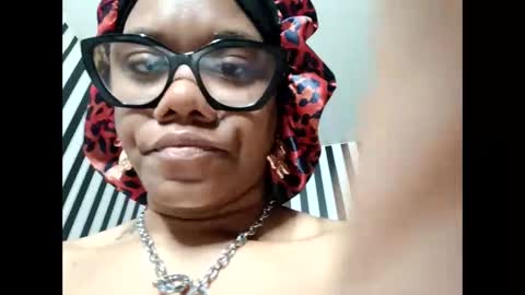 Snapshot of sweetness2532 chatting on 04-06-26, 02:20 sweetness2532 online show from 04-06-26, 02:20