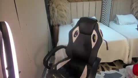 Snapshot of sweetnova_ chatting on 07-05-26, 12:39 Sweet Nova online show from 07-05-26, 12:39