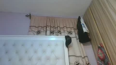 Snapshot of sweetnovah chatting on 05-13-26, 07:55 Novah girlie online show from 05-13-26, 07:55