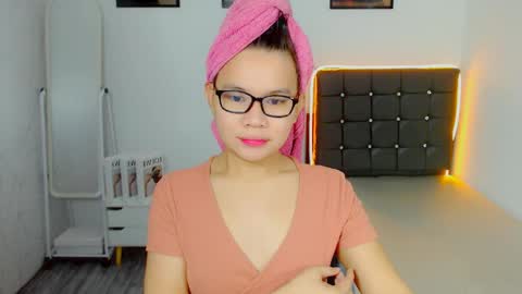 Snapshot of sweetnwildts chatting on 05-24-26, 12:43 Ghena online show from 05-24-26, 12:43