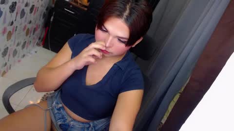 Snapshot of sweetprettyangelts chatting on 03-09-25, 03:43 angelica online show from 03-09-25, 03:43