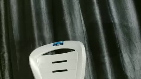 Snapshot of sweetpussy135 chatting on 11-23-25, 04:12 slim ivy online show from 11-23-25, 04:12