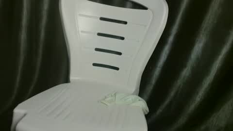 Snapshot of sweetpussy135 chatting on 12-17-25, 03:45 slim ivy online show from 12-17-25, 03:45