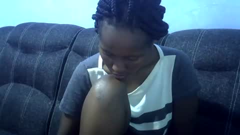 Snapshot of sweetqueen20 chatting on 06-17-26, 01:30 queen online show from 06-17-26, 01:30