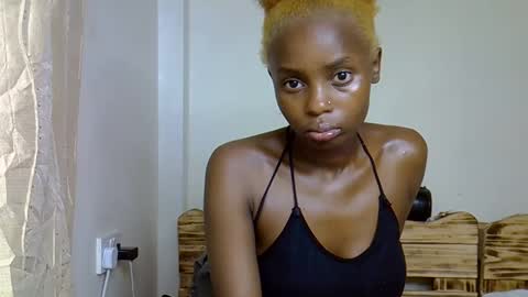 Snapshot of sweetrall chatting on 02-04-26, 01:44 Lilly online show from 02-04-26, 01:44