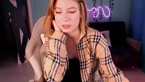 Snapshot of sweetrichal chatting on 09-25-25, 09:18 sweetrichal online show from 09-25-25, 09:18