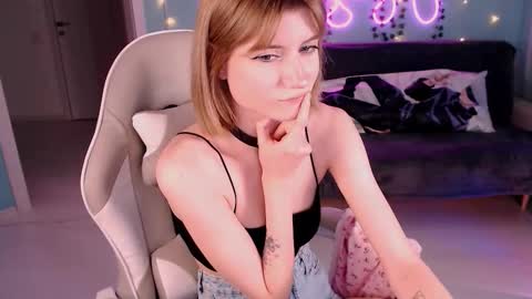 Snapshot of sweetrichal chatting on 10-17-25, 09:17 sweetrichal online show from 10-17-25, 09:17