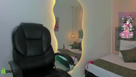 Snapshot of sweetrose01 chatting on 09-12-25, 12:27 Dulce online show from 09-12-25, 12:27