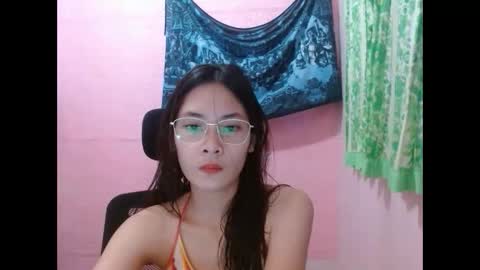 Mia online show from 05-05-26, 12:24