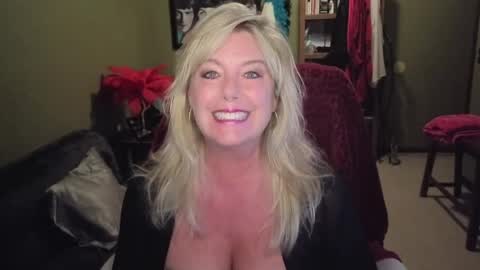 Snapshot of sweetsexyjane_ chatting on 05-27-26, 10:07 Janie online show from 05-27-26, 10:07