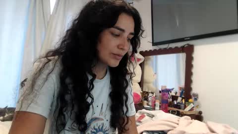 Snapshot of sweetsmile28 chatting on 11-06-25, 04:52 Dianis online show from 11-06-25, 04:52