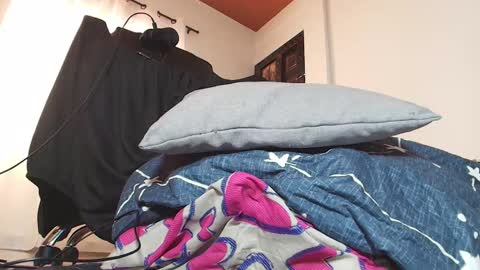 Snapshot of sweett_17 chatting on 10-24-25, 02:57 dulce online show from 10-24-25, 02:57