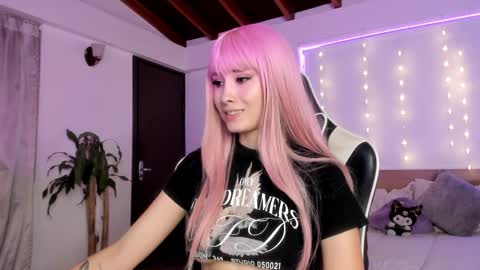 Cat independent model  online show from 12-27-24, 05:52