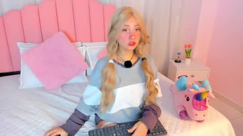 Snapshot of sweett_fire chatting on 04-15-26, 05:42 sweett_fire online show from 04-15-26, 05:42