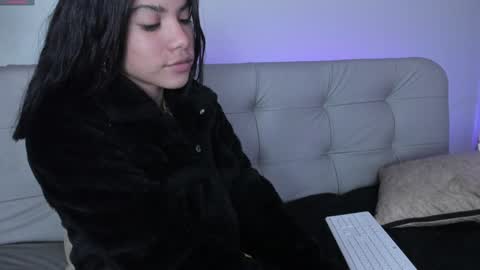 Snapshot of sweett_petite chatting on 12-16-24, 07:32 online show from 12-16-24, 07:32