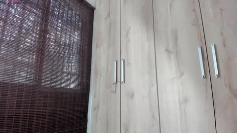 Snapshot of sweett_petite chatting on 12-19-24, 04:35 online show from 12-19-24, 04:35