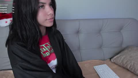Snapshot of sweett_petite chatting on 12-19-24, 08:02 online show from 12-19-24, 08:02