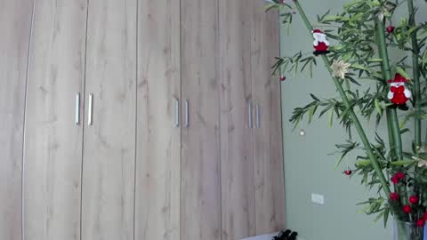Snapshot of sweett_petite chatting on 12-21-24, 11:02 online show from 12-21-24, 11:02