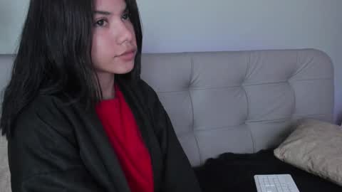 Snapshot of sweett_petite chatting on 12-27-24, 07:35 online show from 12-27-24, 07:35