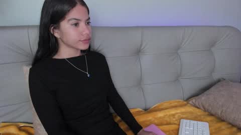 Snapshot of sweett_petite chatting on 12-28-24, 07:54 online show from 12-28-24, 07:54