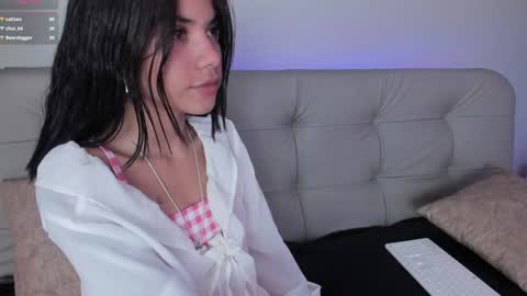 Snapshot of sweett_petite chatting on 12-31-24, 08:23 online show from 12-31-24, 08:23