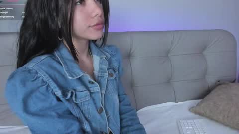 Snapshot of sweett_petite chatting on 01-10-25, 04:41 online show from 01-10-25, 04:41