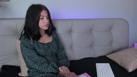 Snapshot of sweett_petite chatting on 01-13-25, 08:04 online show from 01-13-25, 08:04