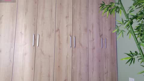 Snapshot of sweett_petite chatting on 01-25-25, 04:35 online show from 01-25-25, 04:35