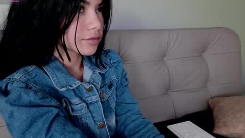 Snapshot of sweett_petite chatting on 02-16-25, 04:32 online show from 02-16-25, 04:32