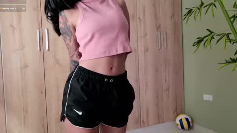 Snapshot of sweett_petite chatting on 02-27-25, 07:58 online show from 02-27-25, 07:58