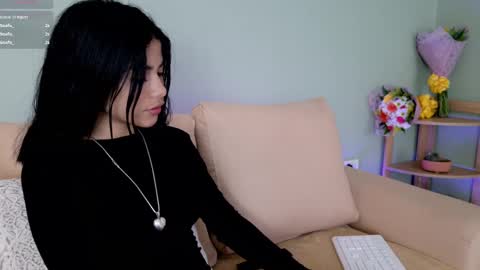 Snapshot of sweett_petite chatting on 03-04-25, 05:03 online show from 03-04-25, 05:03