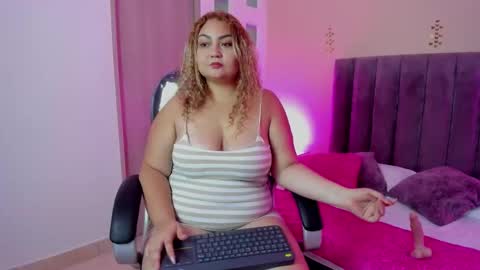 Snapshot of sweett_rose_ chatting on 11-11-25, 11:27 sweett rose online show from 11-11-25, 11:27