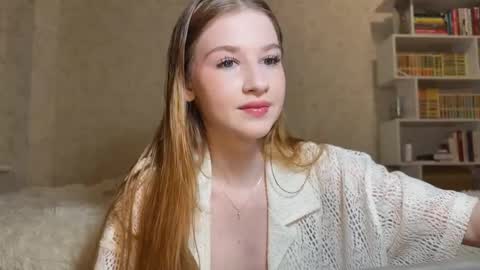 Snapshot of sweettbabyye chatting on 09-25-25, 04:54 Lisa online show from 09-25-25, 04:54