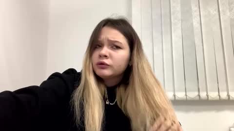 Snapshot of sweettchloe chatting on 12-24-24, 03:27 SweetTChloe online show from 12-24-24, 03:27