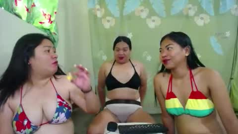 Snapshot of sweettightpussyhole chatting on 04-10-26, 11:42 mia and luna online show from 04-10-26, 11:42