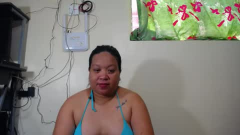 Snapshot of sweettightpussyhole chatting on 05-22-26, 01:13 mia and luna online show from 05-22-26, 01:13