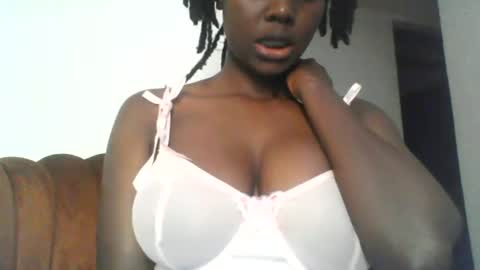 Snapshot of sweettreat77 chatting on 07-05-26, 11:12 sweettreat77 online show from 07-05-26, 11:12