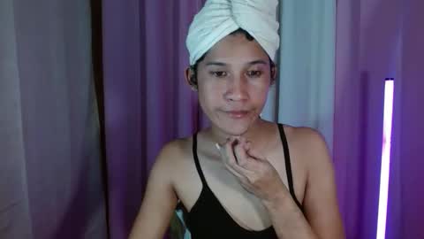 Snapshot of sweetvictoria2000 chatting on 11-08-25, 11:10 sweetvictoria2000 online show from 11-08-25, 11:10