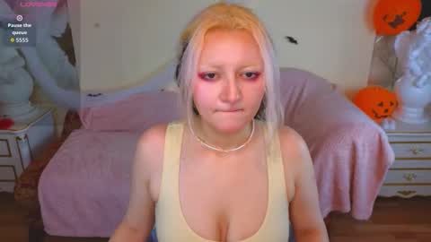 Snapshot of sweety_candys chatting on 10-30-25, 11:44 Hot Candy online show from 10-30-25, 11:44