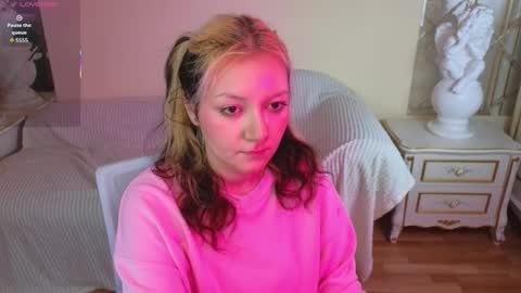 Snapshot of sweety_candys chatting on 11-28-25, 12:08 Hot Candy online show from 11-28-25, 12:08